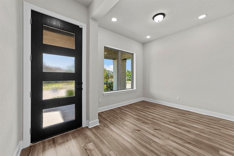 Spacious, unfurnished interior of a new home in Mantua Point Gardens, Van Alstyne (Image 20).