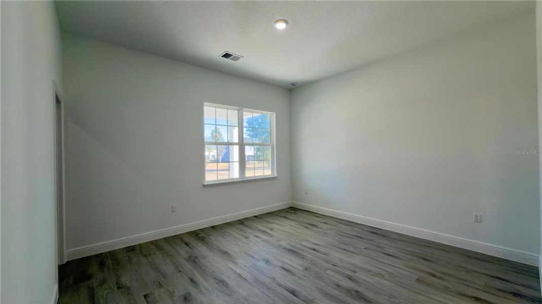 Spacious, unfurnished interior of a new home in , Ocala (Image 33).
