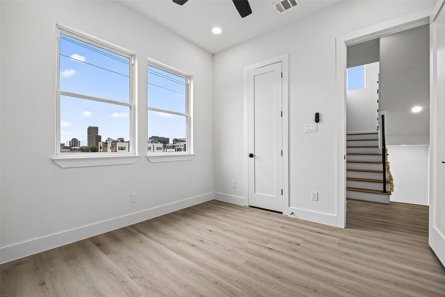 Spacious, unfurnished interior of a new home in , Houston (Image 24).