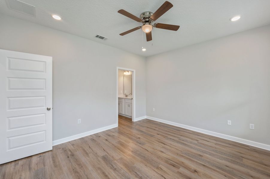Representative unfurnished interior of a home built from the Scarlett by CJL Homes in Barton's Bend, Crestview (Image 27). Representative unfurnished interior of a home built from the Scarlett by CJL Homes in Barton's Bend, Crestview (Image 27).