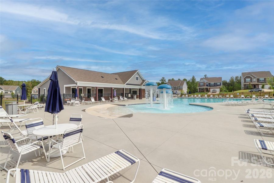 Community amenities in Falls Cove, Troutman (Image 45).