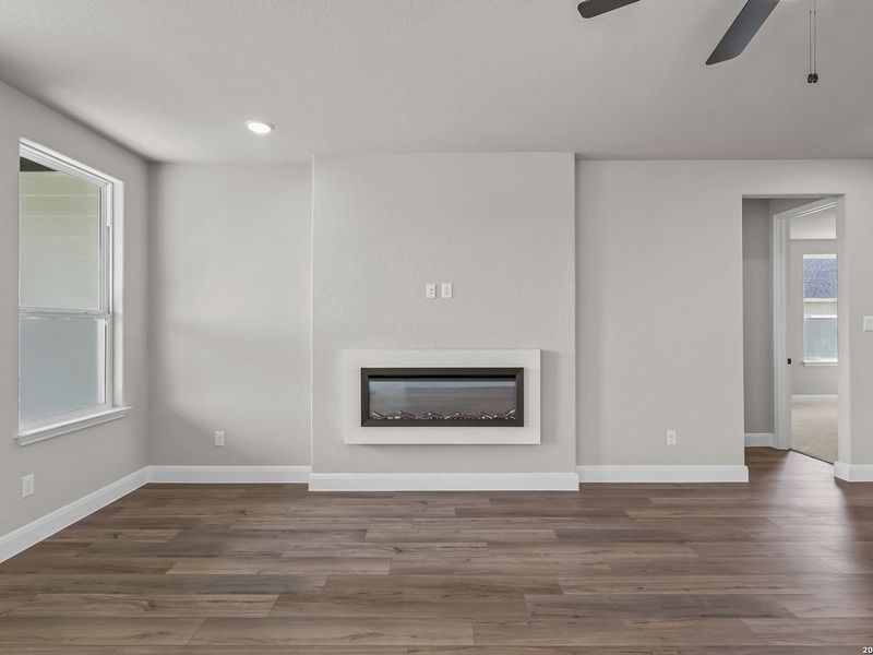 Spacious, unfurnished interior of a new home in Potranco Oaks, Castroville (Image 31).