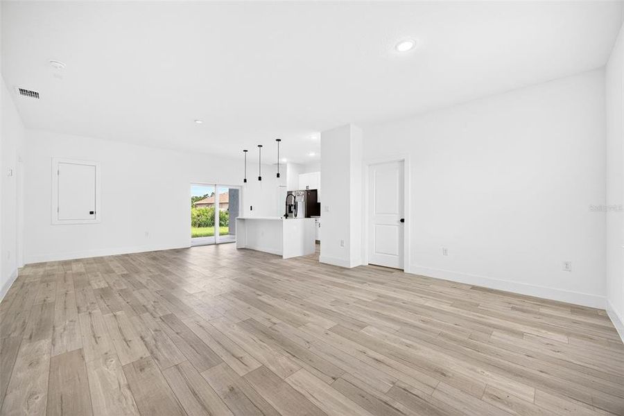 Spacious, unfurnished interior of a new home in , Port Charlotte (Image 16).
