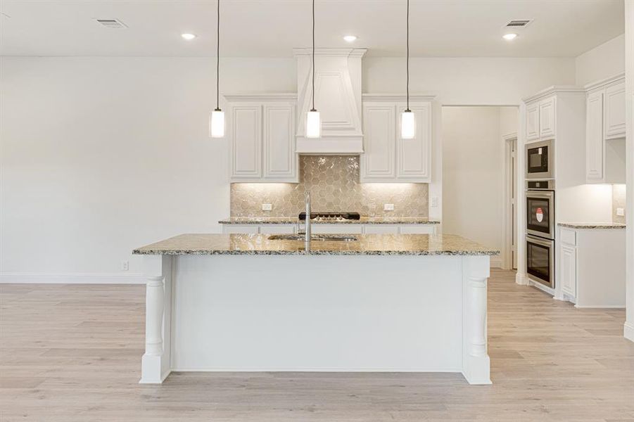 Furnished interior view inside a new home in Maplewood, Glenn Heights (Image 8).