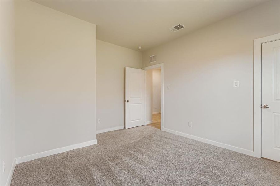 Spacious, unfurnished interior of a new home in Middlefield Village, Dallas (Image 22).