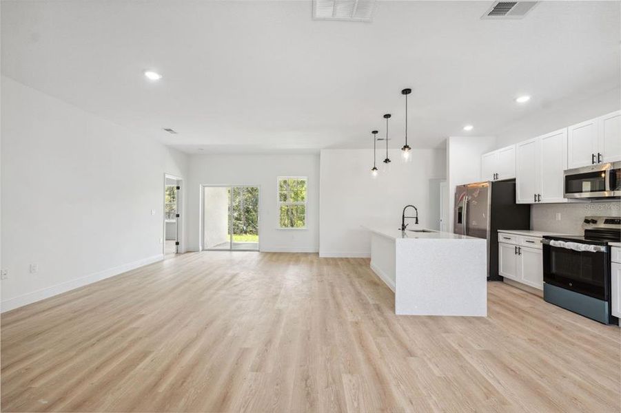 Spacious, unfurnished interior of a new home in , Ocala (Image 28).