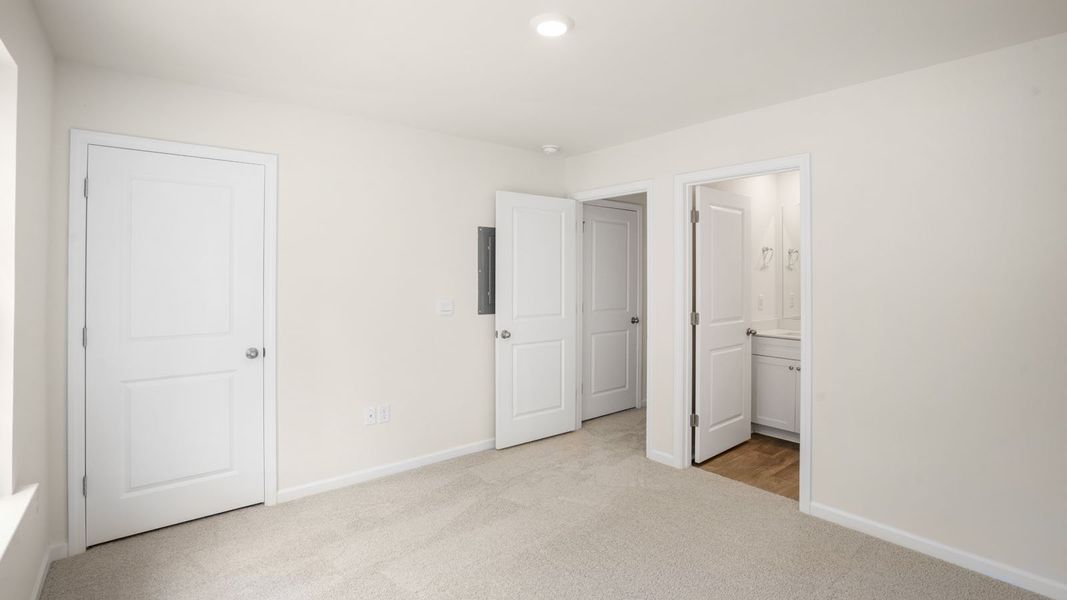 Spacious, unfurnished interior of a new home in Thornton Townes, Raleigh (Image 20).