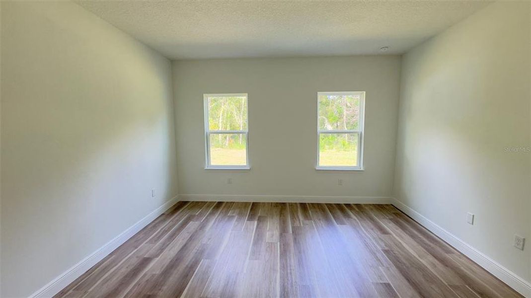 Spacious, unfurnished interior of a new home in , Citrus Springs (Image 9).
