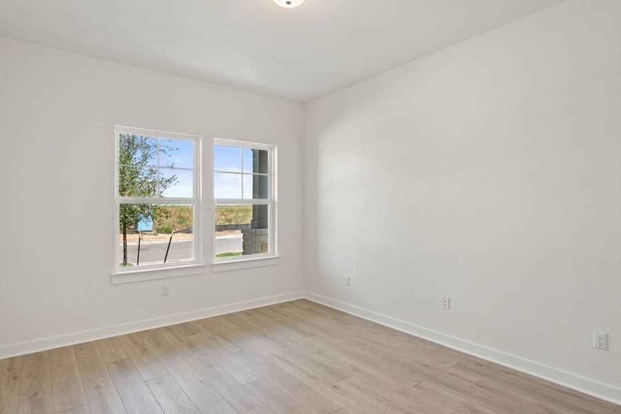 Spacious, unfurnished interior of a new home in Lagos Reserve, Manor (Image 35).