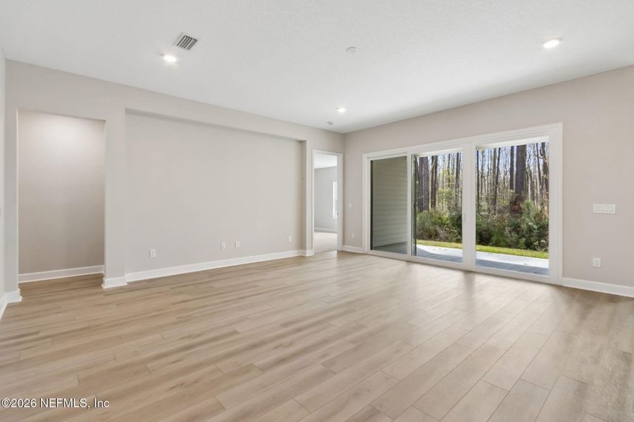 Spacious, unfurnished interior of a new home in Sandy Ridge, Yulee (Image 21).