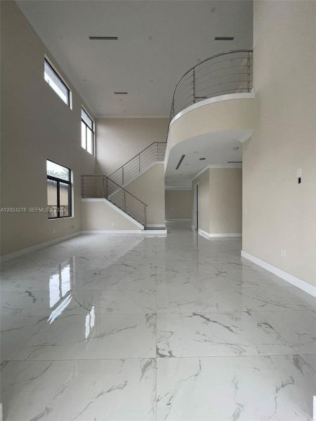 Spacious, unfurnished interior of a new home in , Miami (Image 14).