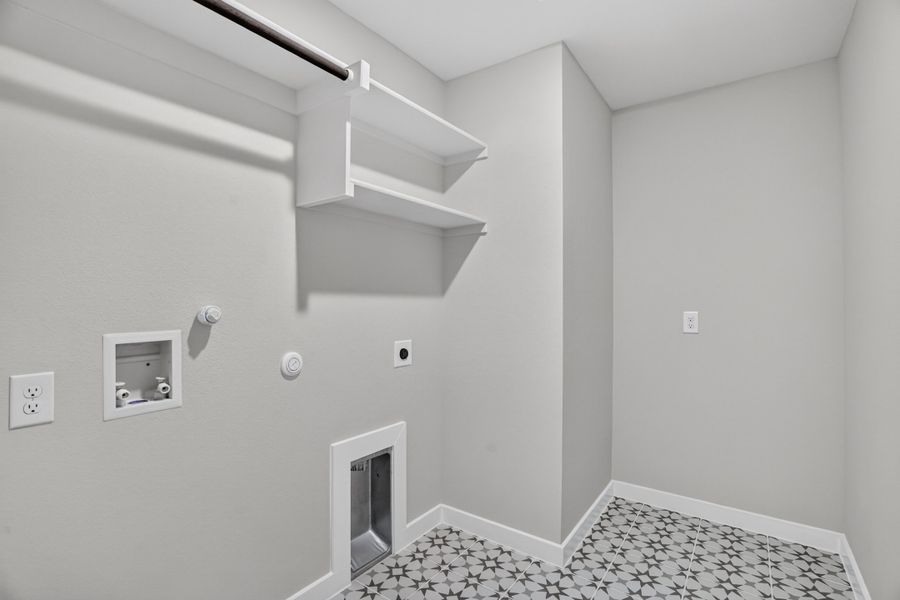 Spacious, unfurnished interior of a new home in Craftsman's Corner, Cleburne (Image 41).
