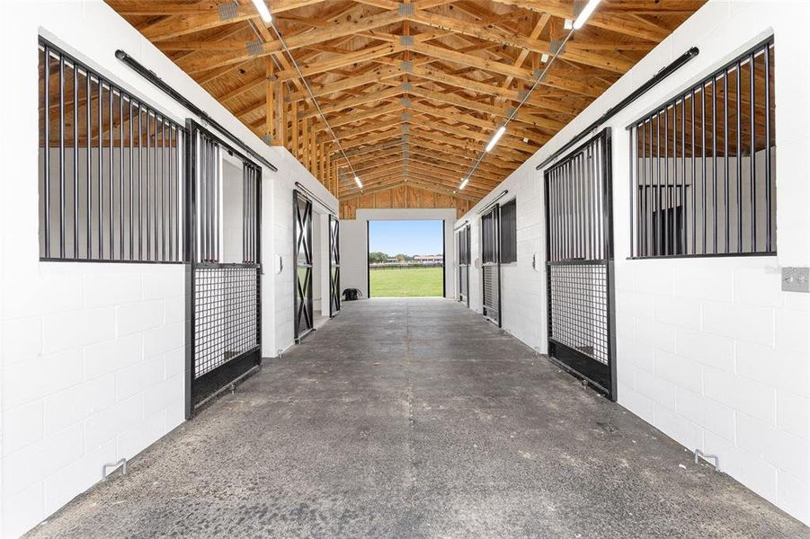 Spacious, unfurnished interior of a new home in , Ocala (Image 30).