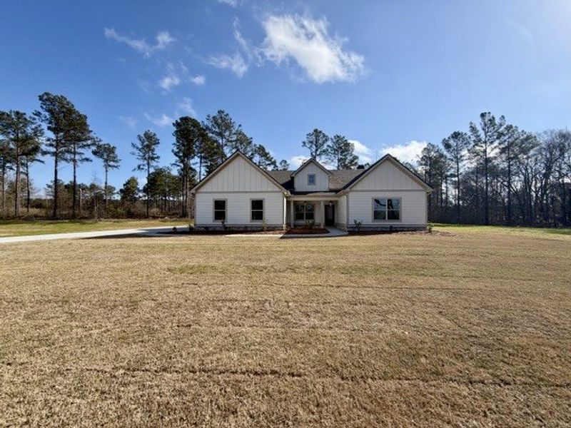 Front exterior of a new home in Kimbell Acres, Pine Mountain, GA, highlighting curb appeal (Image 1). Front exterior of a new home in Kimbell Acres, Pine Mountain, GA, highlighting curb appeal (Image 1).
