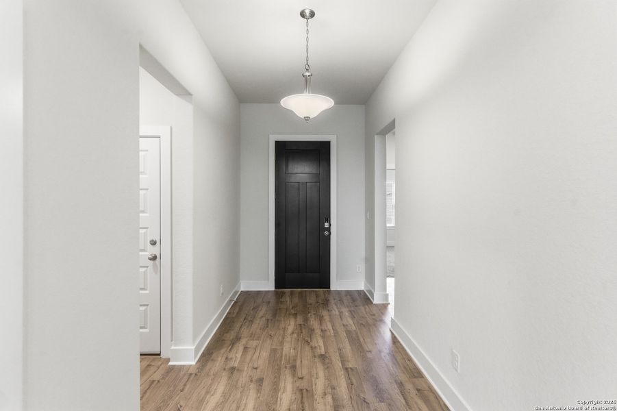 Spacious, unfurnished interior of a new home in Alsatian Oaks, Castroville (Image 19).