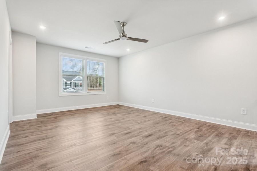 Spacious, unfurnished interior of a new home in Glenhurst, Matthews (Image 24).