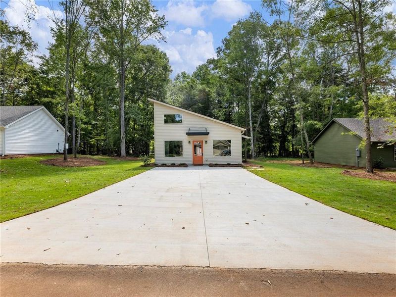 Front exterior of a new home in , Murrayville, GA, highlighting curb appeal (Image 1). Front exterior of a new home in , Murrayville, GA, highlighting curb appeal (Image 1).