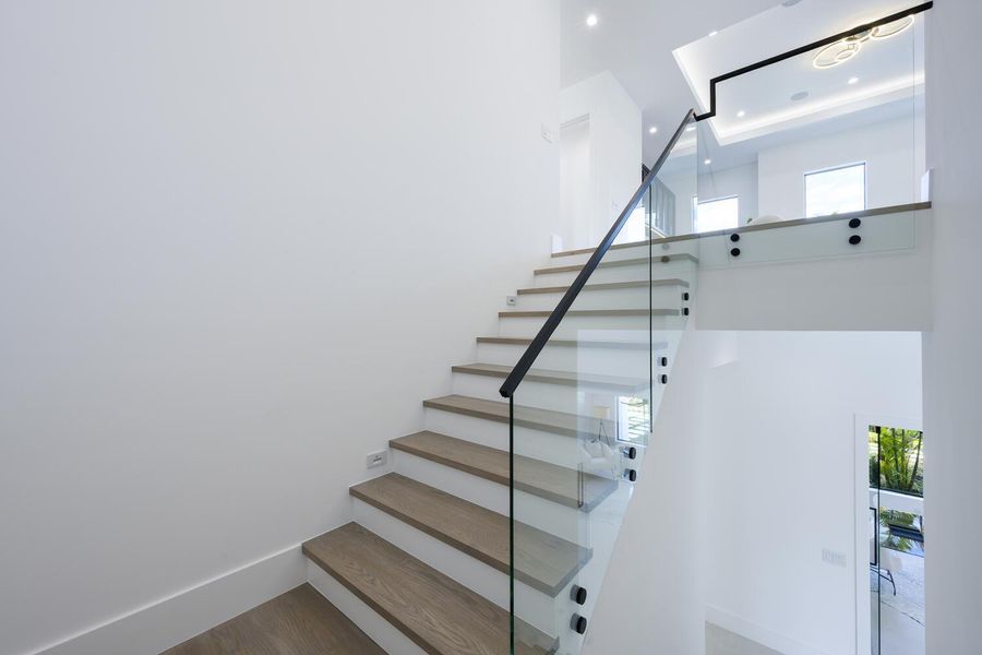 Spacious, unfurnished interior of a new home in , Palm Beach Gardens (Image 17).