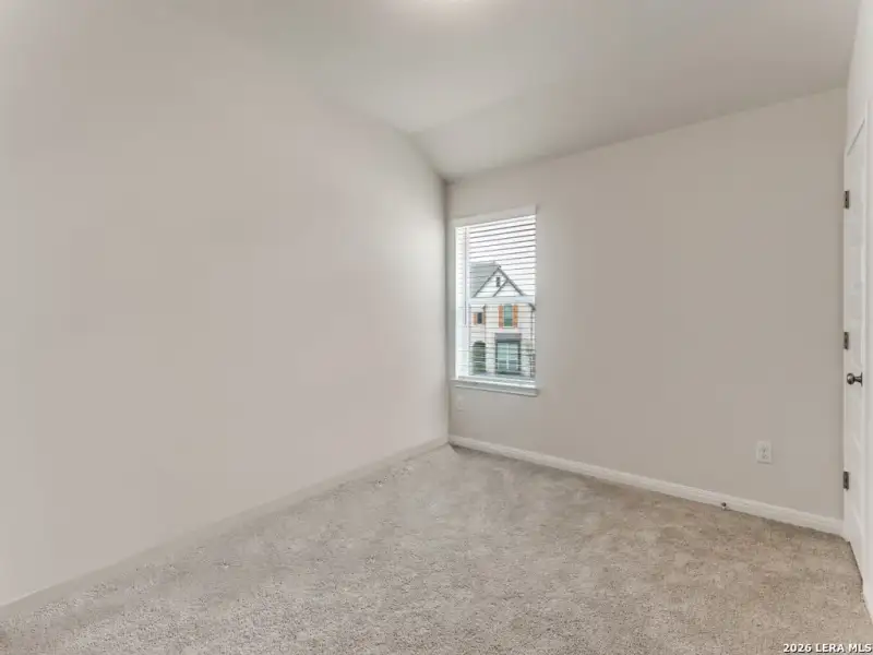 Spacious, unfurnished interior of a new home in Venado Crossing, Cibolo (Image 19).