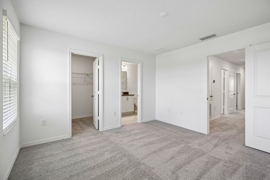 Spacious, unfurnished interior of a new home in Reserve at Forest Lake Townhomes, Lake Wales (Image 12).