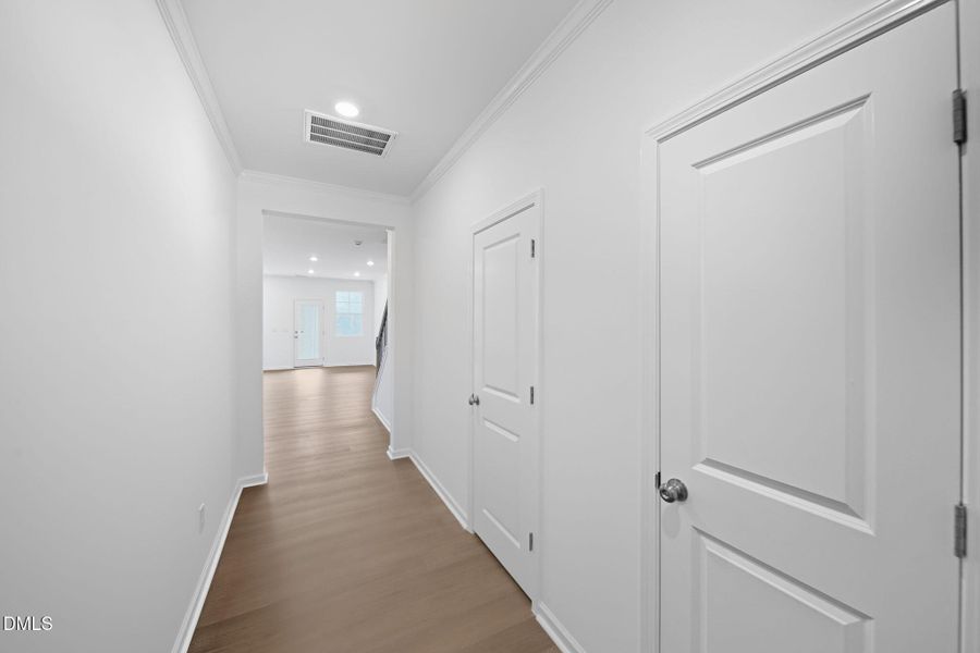 SUN_Everlee_Pic_CarsonII_QMI_258_Foyer_1