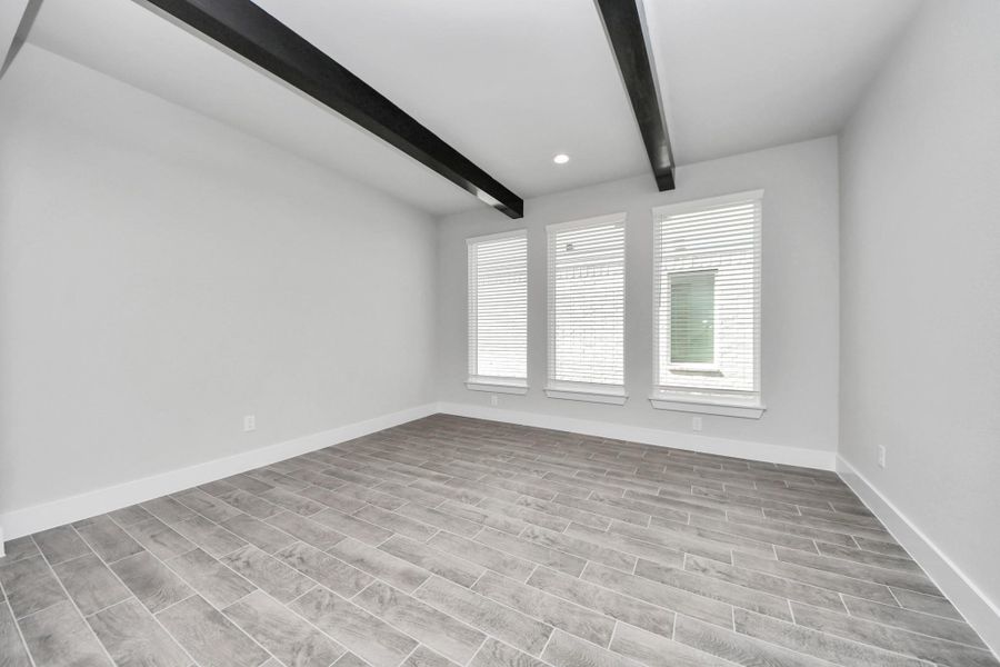 Craft enduring memories with loved ones around the table! This roomy dining area boasts stylish flooring, personalized paint, and is conveniently situated next to the family room and kitchen, fostering an open and inclusive ambiance.