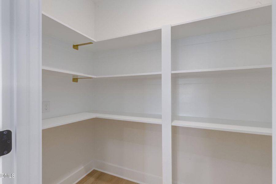 24-web-or-mls-Roombiance24