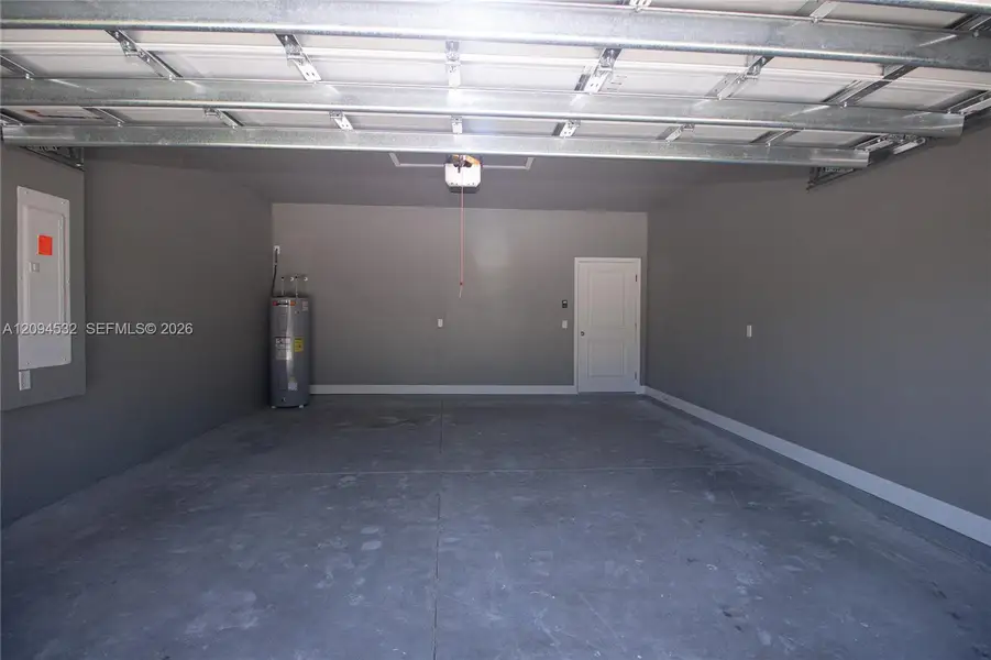 Spacious, unfurnished interior of a new home in , Lehigh Acres (Image 32).
