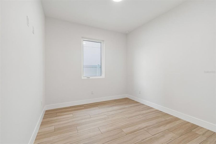 Spacious, unfurnished interior of a new home in , Tampa (Image 34).