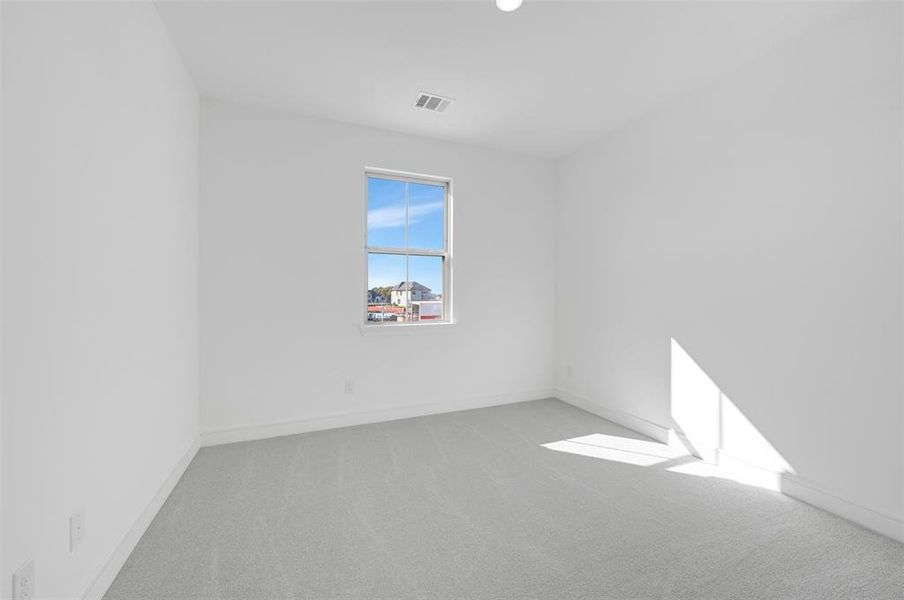 Spacious, unfurnished interior of a new home in Heath Golf & Yacht Villas, Heath (Image 34).