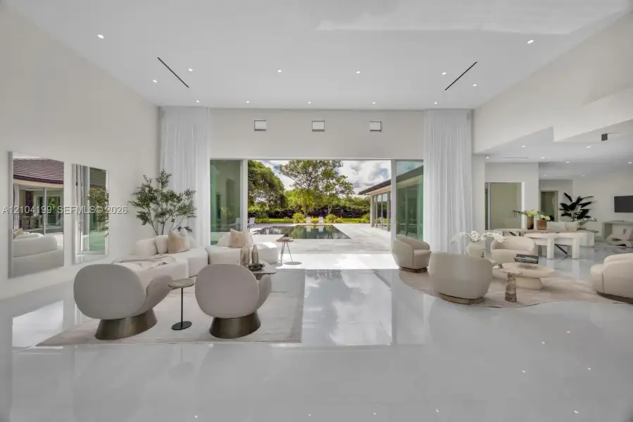 Community amenities in , Miami (Image 53).