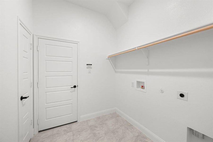 Spacious, unfurnished interior of a new home in Mockingbird Hills, Joshua (Image 29).