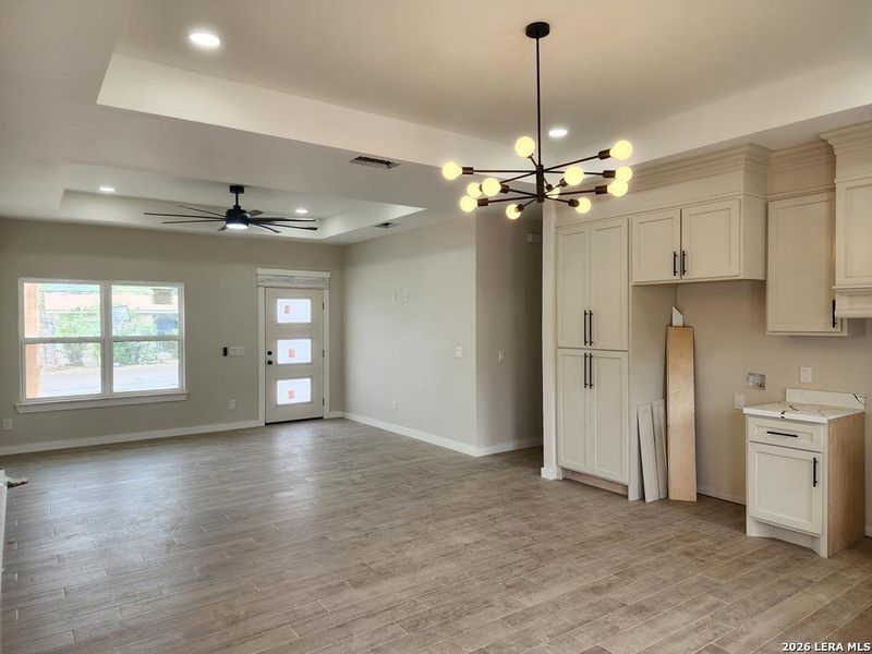Spacious, unfurnished interior of a new home in , Eagle Pass (Image 10).