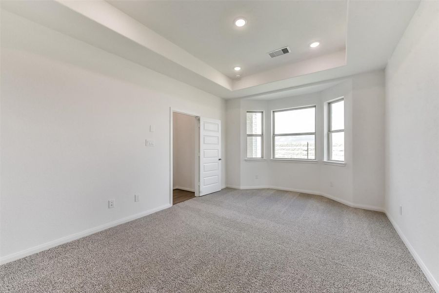 Spacious, unfurnished interior of a new home in River Ranch Meadows, Dayton (Image 25).