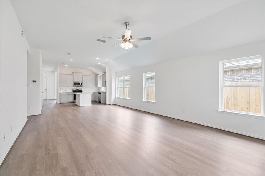 Spacious, unfurnished interior of a new home in Westland Ranch, League City (Image 19).