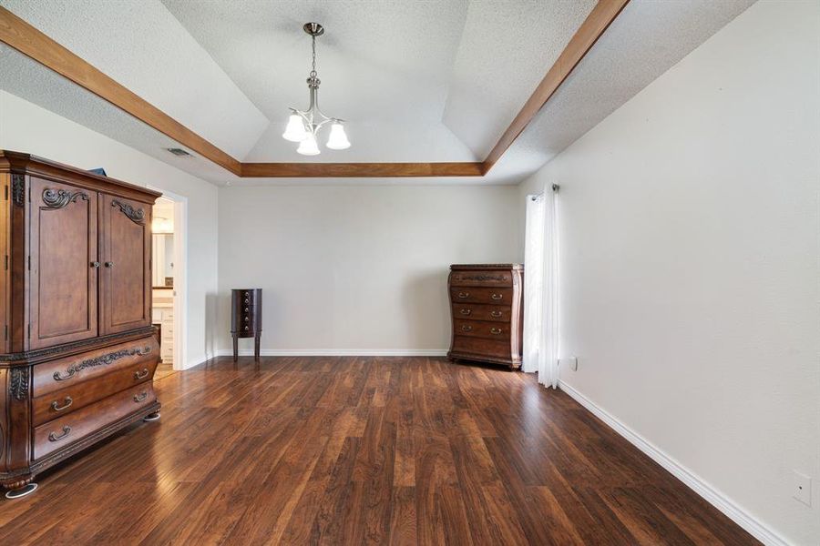 Spacious, unfurnished interior of a new home in , Paris (Image 17). Spacious, unfurnished interior of a new home in , Paris (Image 17).