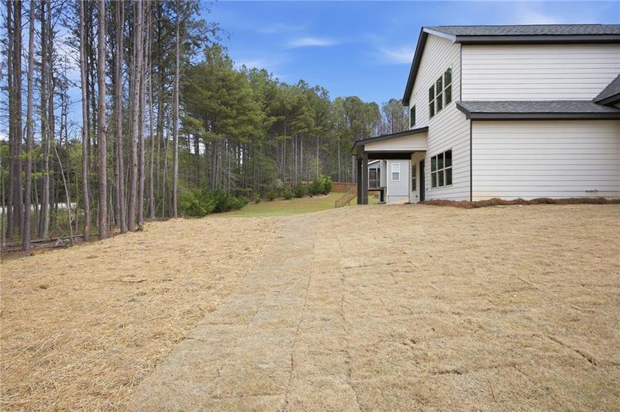 Exterior details and patio area of a home in , Dallas (Image 4).