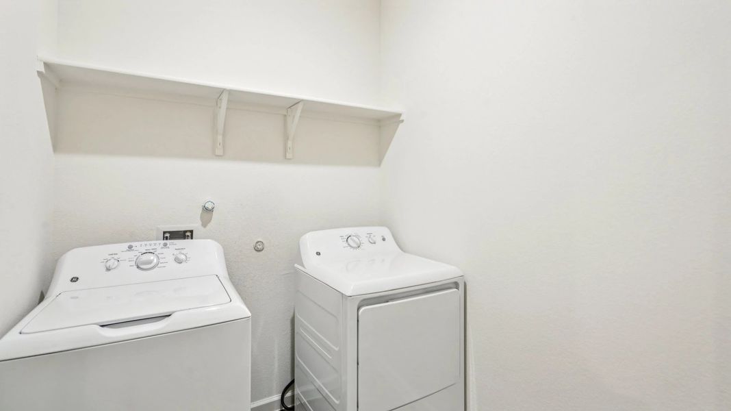 Representative interior finishes for a home built from the Jupiter by Starlight Homes in Brookshire at Legacy Hills, Celina (Image 12).