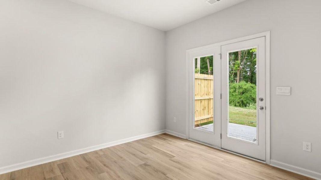 Spacious, unfurnished interior of a new home in Oconee Overlook Townhomes, Gainesville (Image 10).