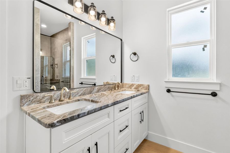 Dual vanity in primary ensuite