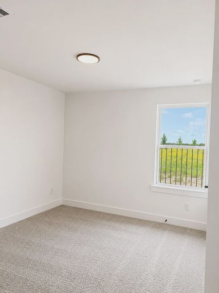 Spacious, unfurnished interior of a new home in River Ranch Trails, Dayton (Image 10).