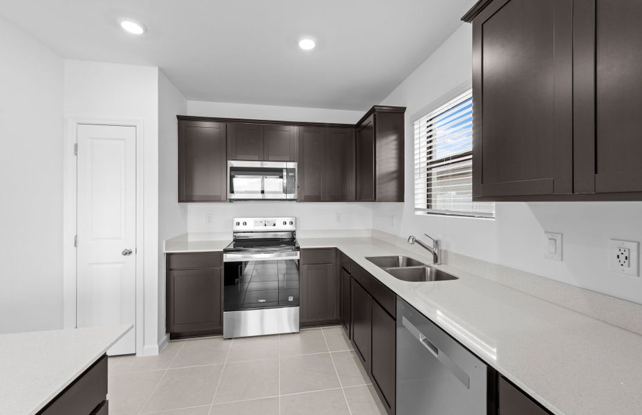 Furnished interior view inside a new home in Caloosa Cove, Labelle (Image 8).