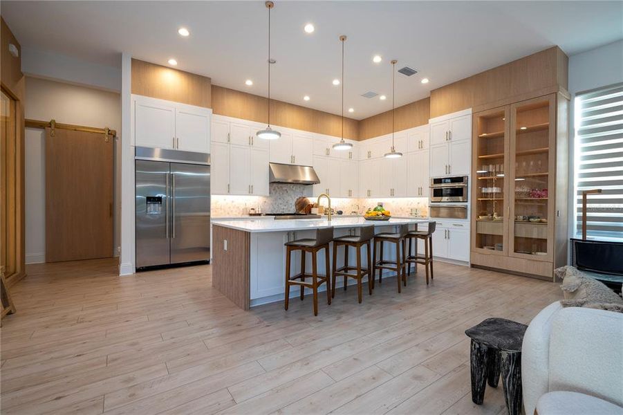Furnished interior view inside a new home in , Montverde (Image 31).