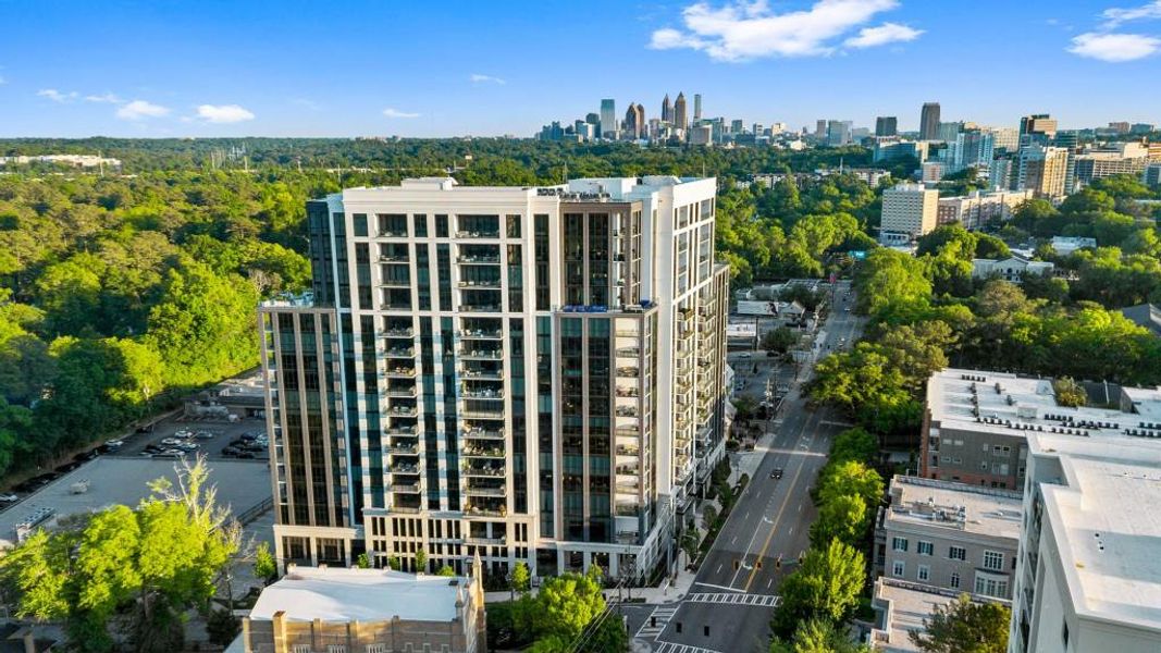 Condo located in Atlanta, GA showcasing its design and architecture (Image 39).
