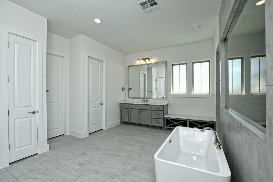 Representative furnished interior of a home built from the Siena III by Giddens Homes in Clearwater Ranch, Liberty Hill (Image 177).