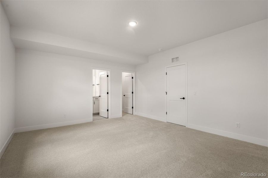 Spacious, unfurnished interior of a new home in Wolf Ranch - Enclave Collection, Colorado Springs (Image 40).