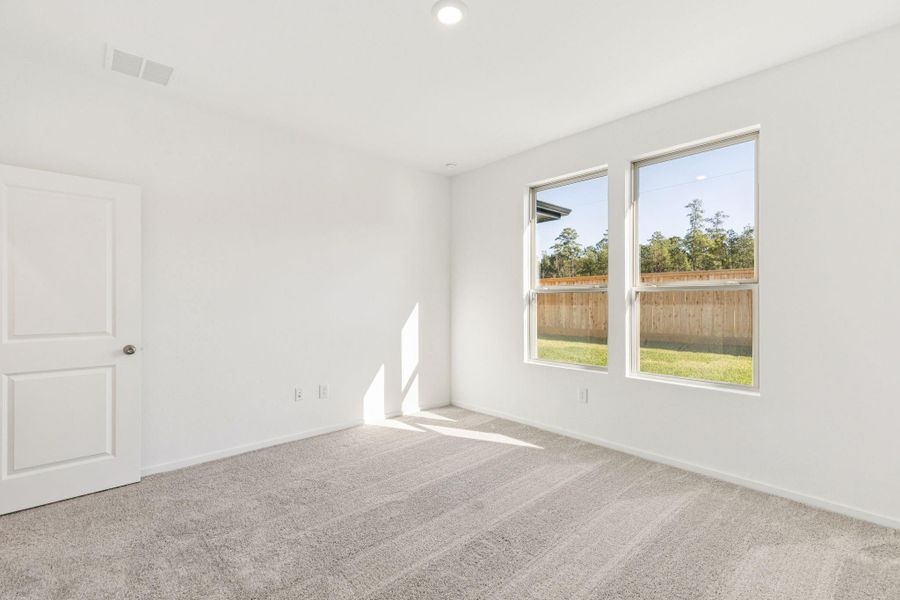 Spacious, unfurnished interior of a new home in Mavera, Conroe (Image 15).