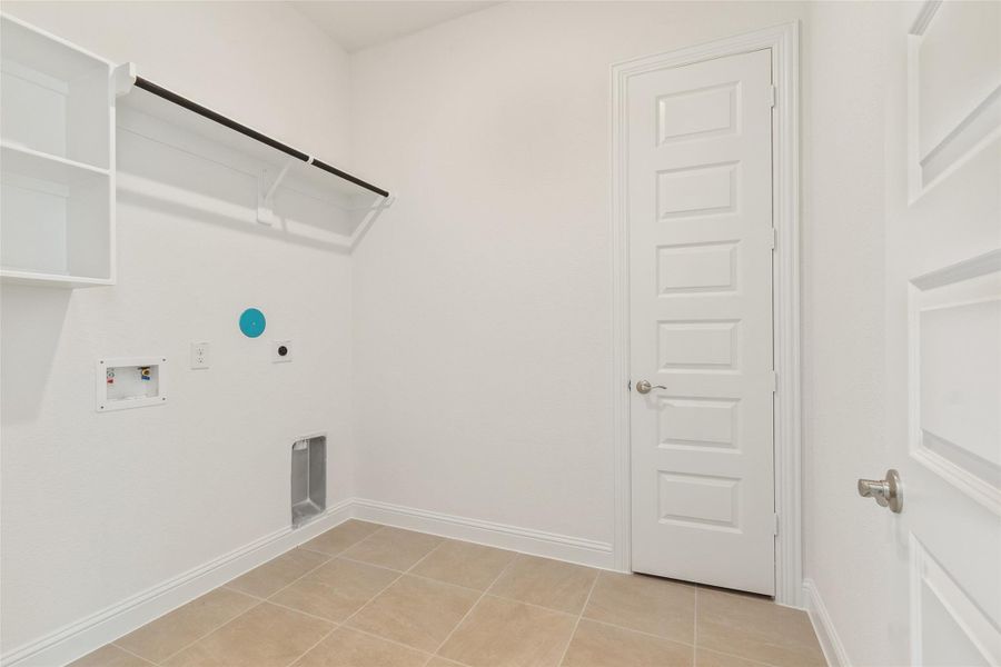 Spacious, unfurnished interior of a new home in Brookewater, Rosenberg (Image 26).