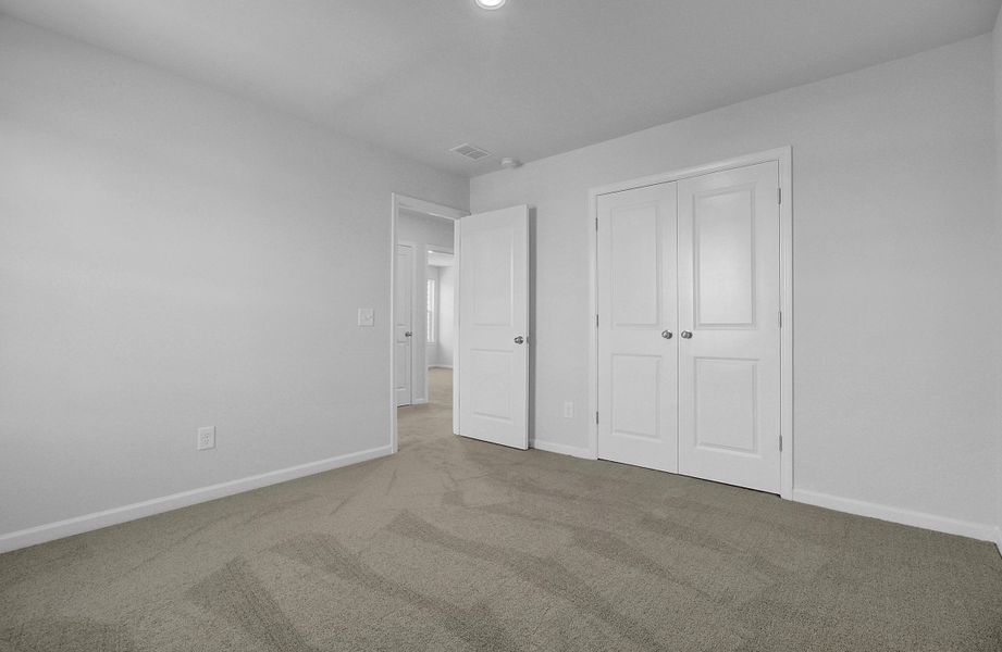 Spacious, unfurnished interior of a new home in Heron's Walk at Summers Corner, Summerville (Image 17).