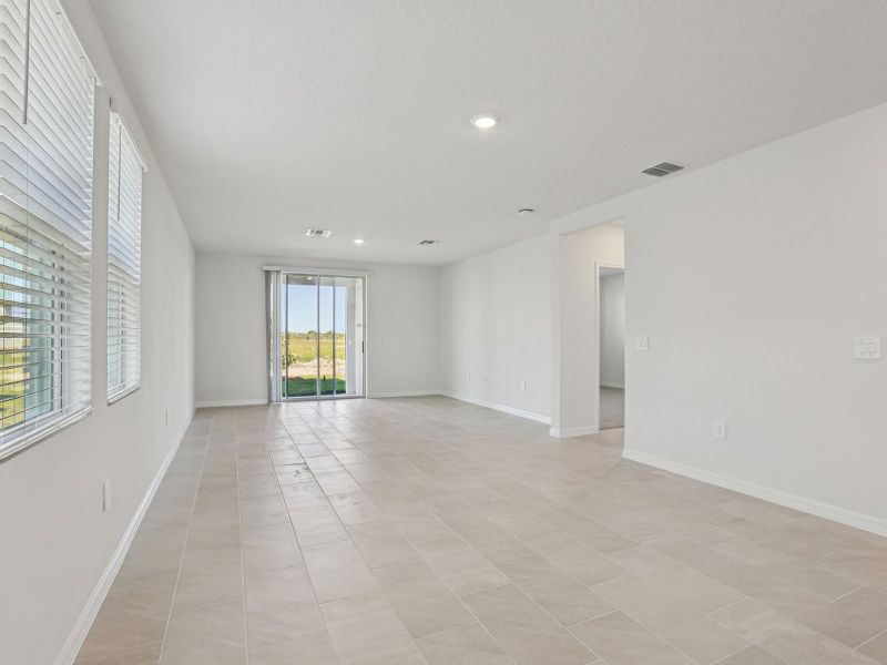 Spacious, unfurnished interior of a new home in Springs at Lake Alfred - Classic Series, Lake Alfred (Image 7).